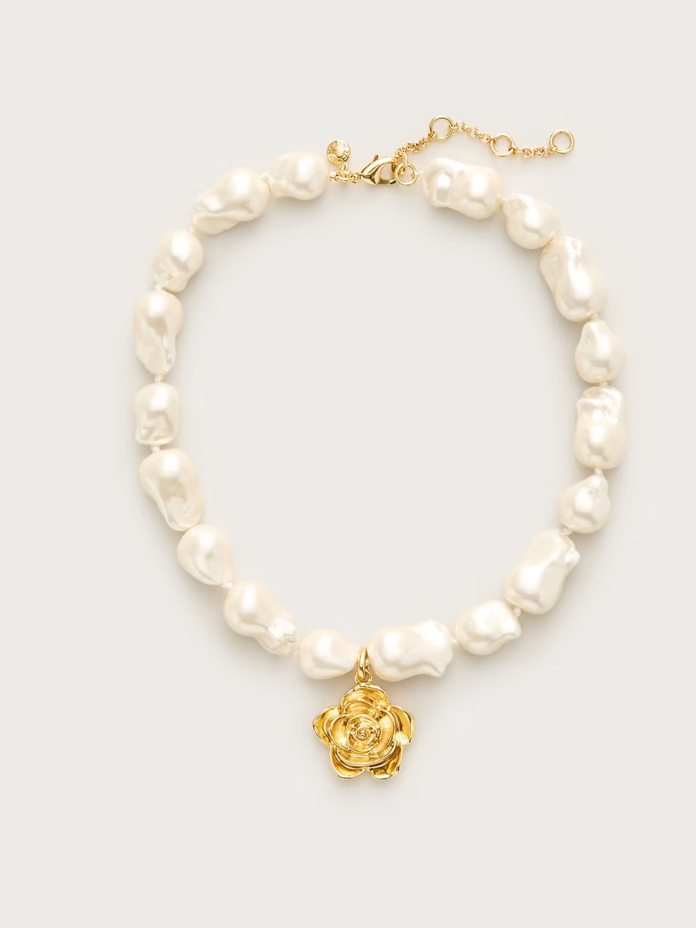 Baroque pearl necklace with rose pendant